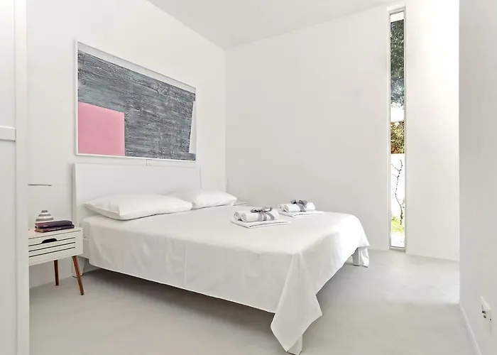 V - Private Pool, Special Location & Surroundings