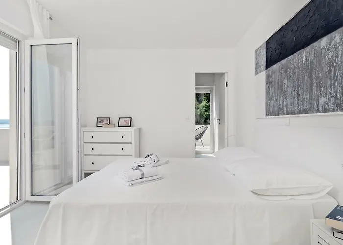 V - Private Pool, Special Location & Surroundings ميميتسا