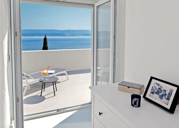 V - Private Pool, Special Location & Surroundings *