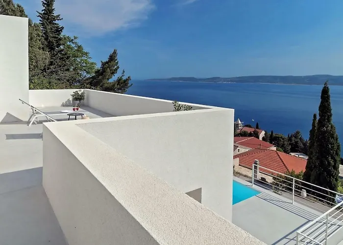 V - Private Pool, Special Location & Surroundings