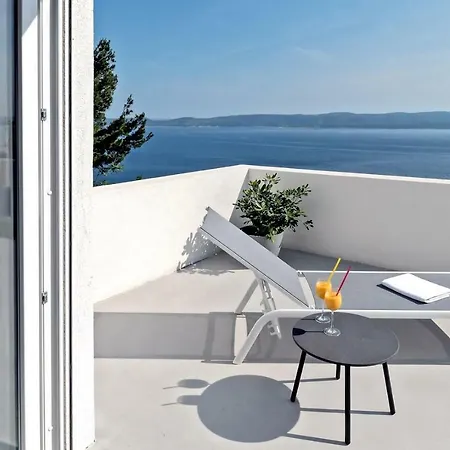 V - Private Pool, Special Location & Surroundings *