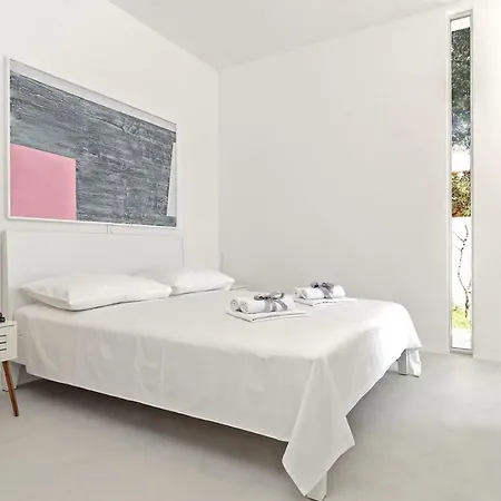 V - Private Pool, Special Location & Surroundings
