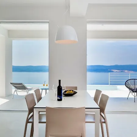 V - Private Pool, Special Location & Surroundings Mimice