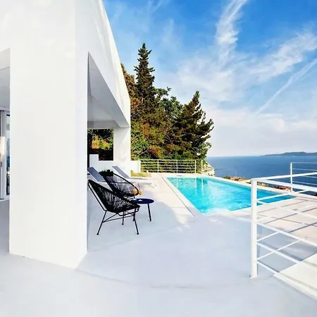 V - Private Pool, Special Location & Surroundings Villa *