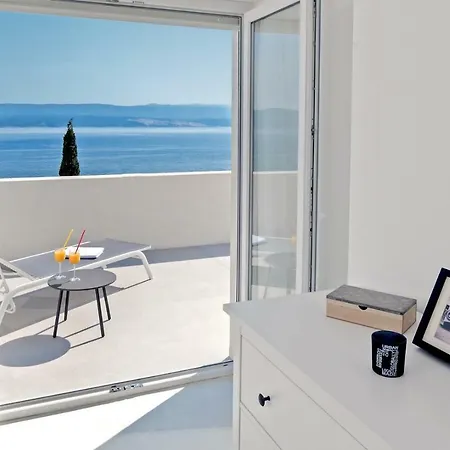 V - Private Pool, Special Location & Surroundings *