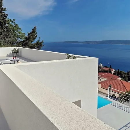 V - Private Pool, Special Location & Surroundings